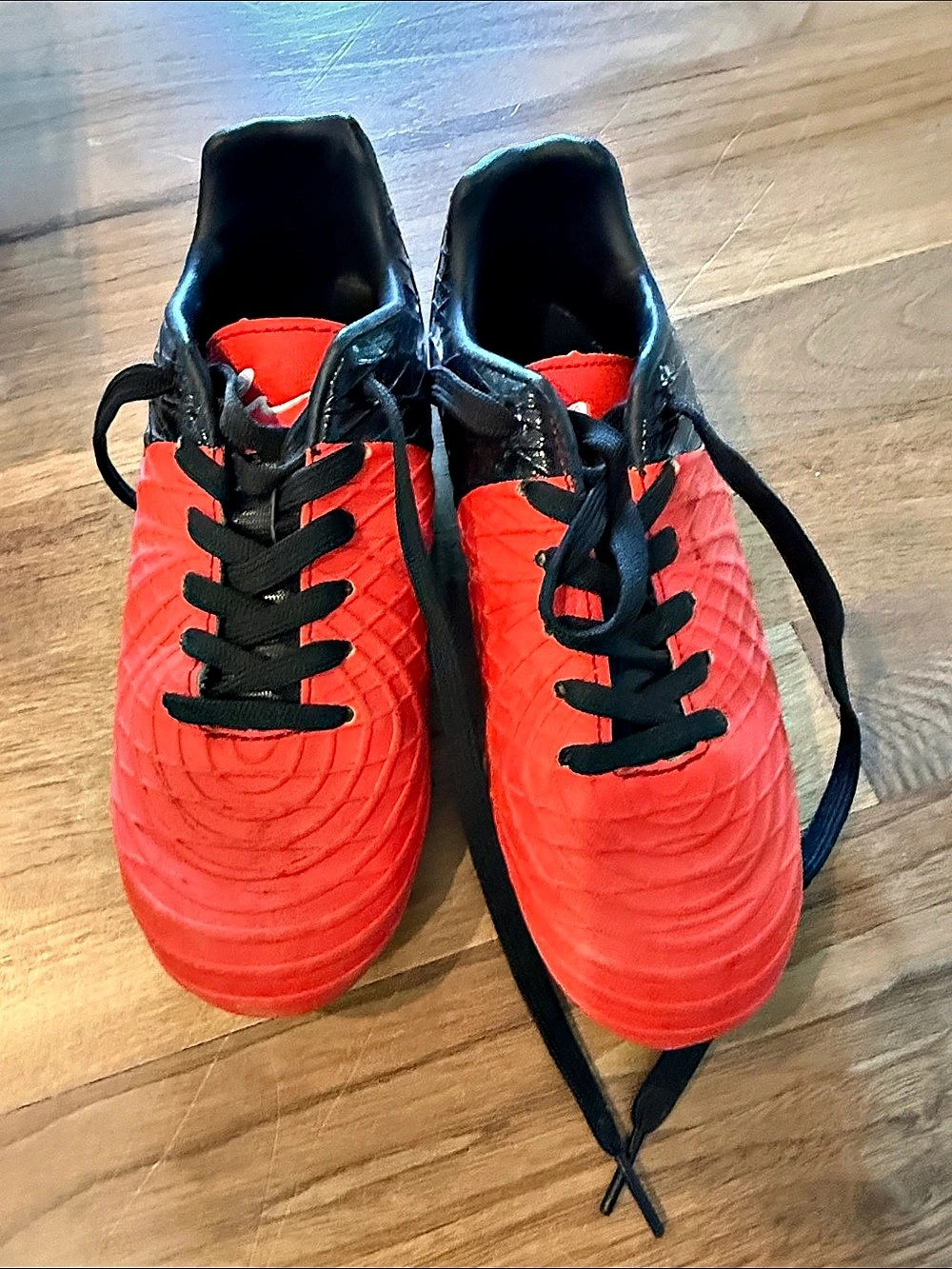 Kids soccer clears - Eletto, Lazaro II Red & Black US JR 3 Like New